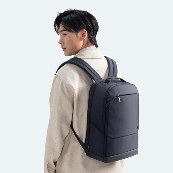 Xiaomi renueva su mochila para portátiles con un diseño más elegante y un compartimento central más grande