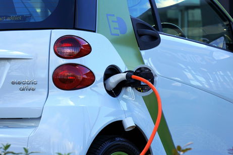 Duro golpe para los coches eléctricos: un estudio apunta a que son mucho más contaminantes de lo que parecía