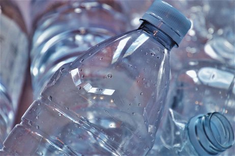 La ciencia demuestra por qué es malo beber agua de una botella de plástico calentada al sol