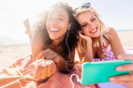 Movistar refuerza su 5G este verano en 401 localidades turísticas y 576 grandes eventos Movistar refuerza su 5G este verano en 401 localidades turísticas y 576 grandes eventos