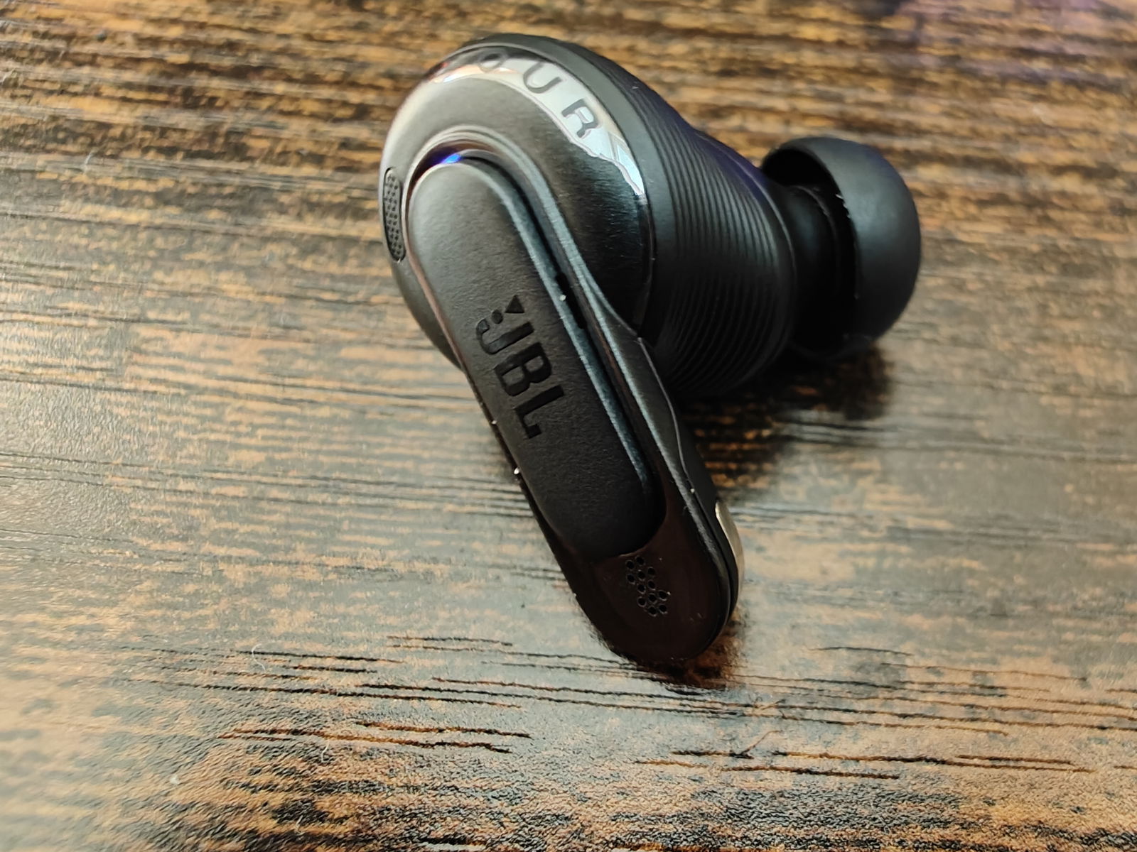 JBL Tour Pro 3, análisis: un paso más en el refinamiento de la gama alta de auriculares de JBL