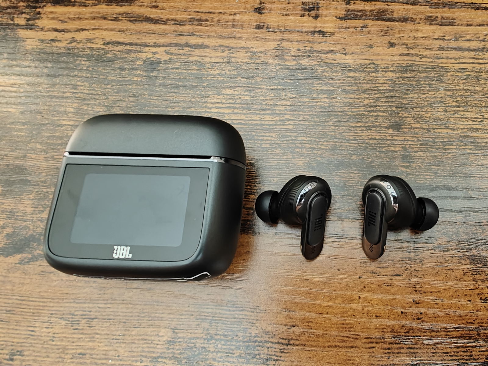 JBL Tour Pro 3, análisis: un paso más en el refinamiento de la gama alta de auriculares de JBL