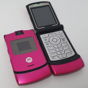 El móvil con tapa de tu adolescencia regresa convertido en un plegable con IA: así es el motorola razr 50 ultra Hot Pink