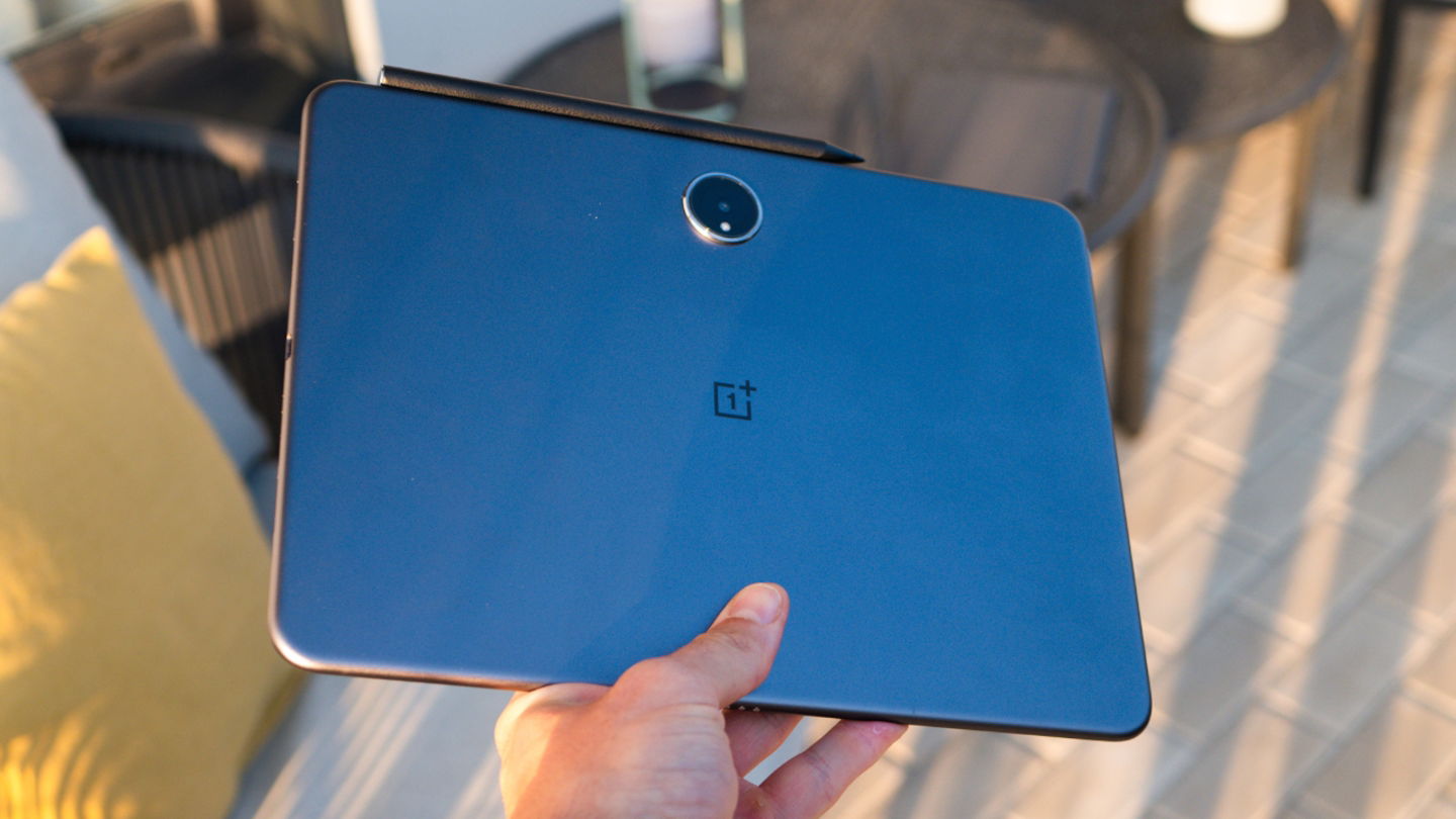 OnePlus Pad 2 en la mano