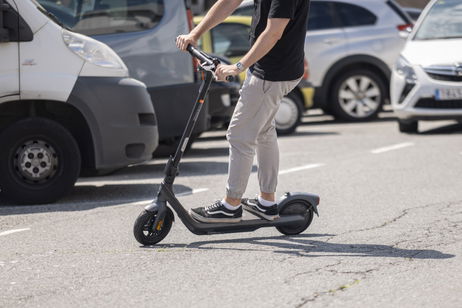 Ninebot E2 Pro, análisis: un patinete asequible firmado por Segway con extras de gama alta