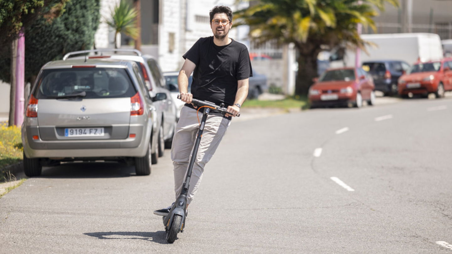 Segway Ninebot E2 Pro giro inclinado