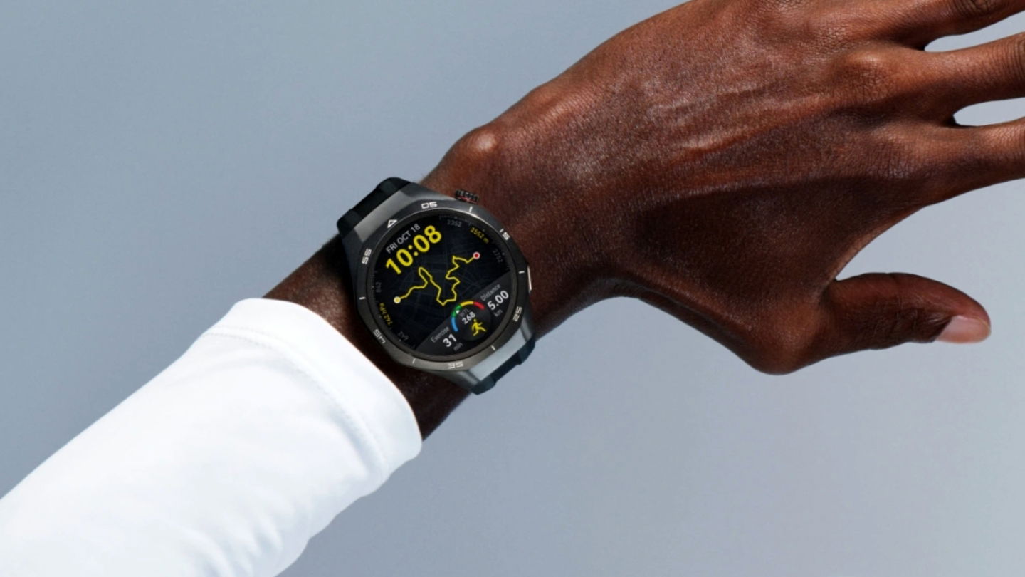 HUAWEI Watch GT 5 Pro Sport Edition en la muñeca