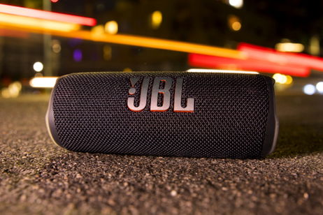Este altavoz JBL, con excelente valoración, toca fondo en Amazon: gran sonido y 12 horas de batería