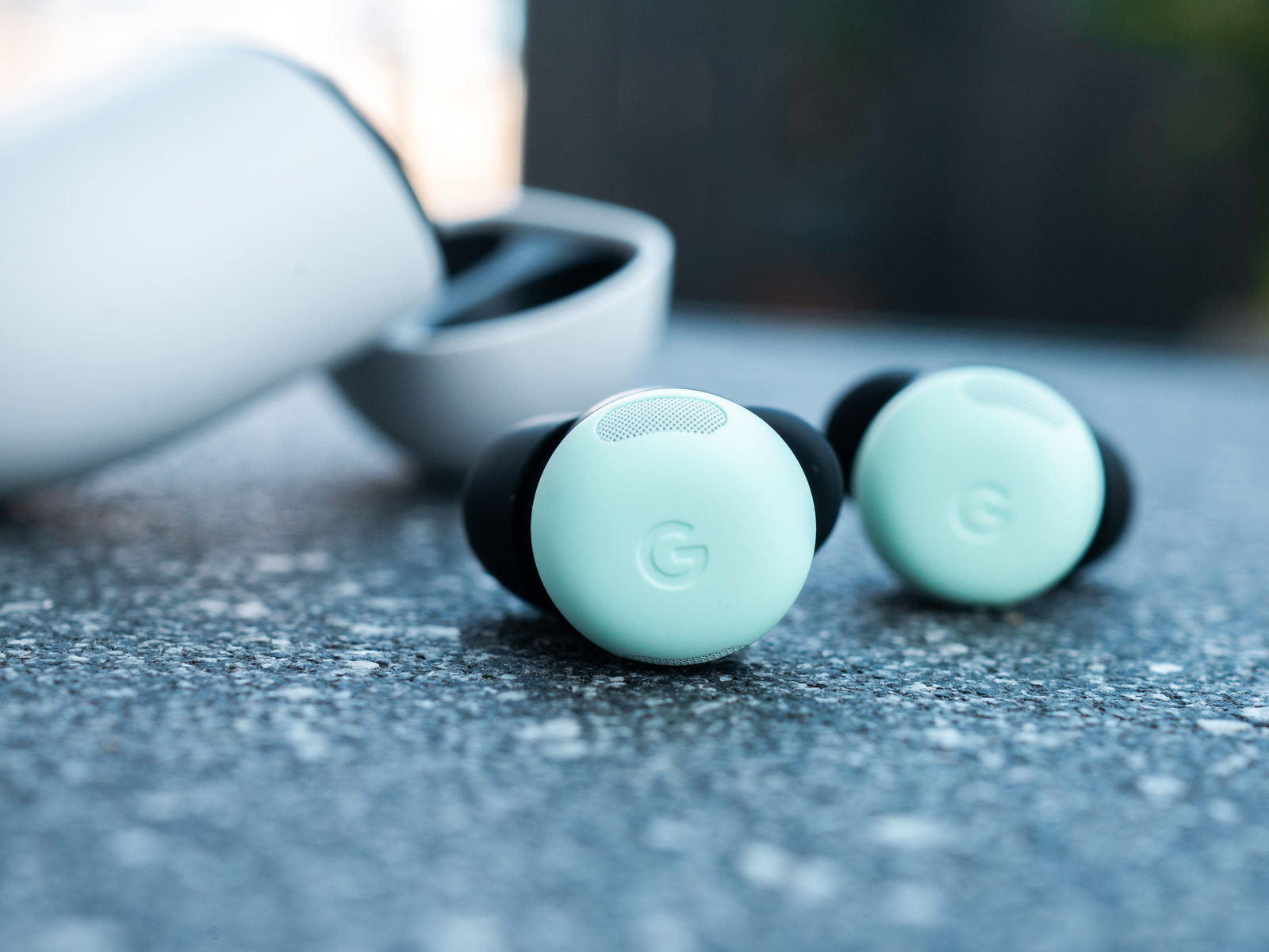 Primer plano de los Google Pixel Buds Pro 2