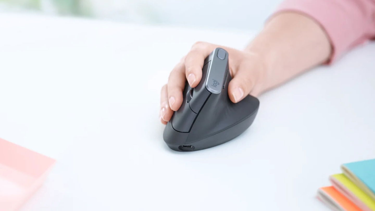 Este ratón Logitech MX Vertical cuida tu salud gracias a su diseño ergonómico con un 44% de descuento