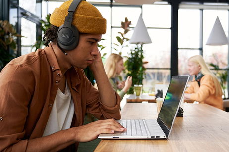 Los auriculares que me comprarían tienen 3 modos de cancelación de ruido y 70 horas de autonomía