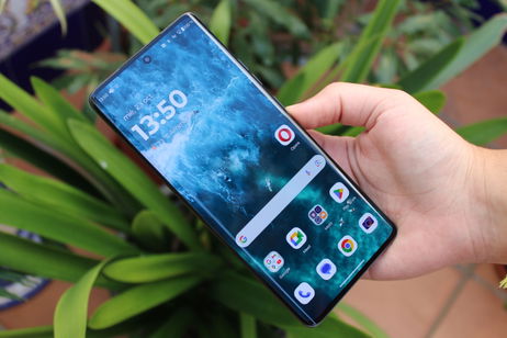 Motorola la lía a lo grande: solo 307 euros por este móvil con 512 GB, Android puro y carga de 68W