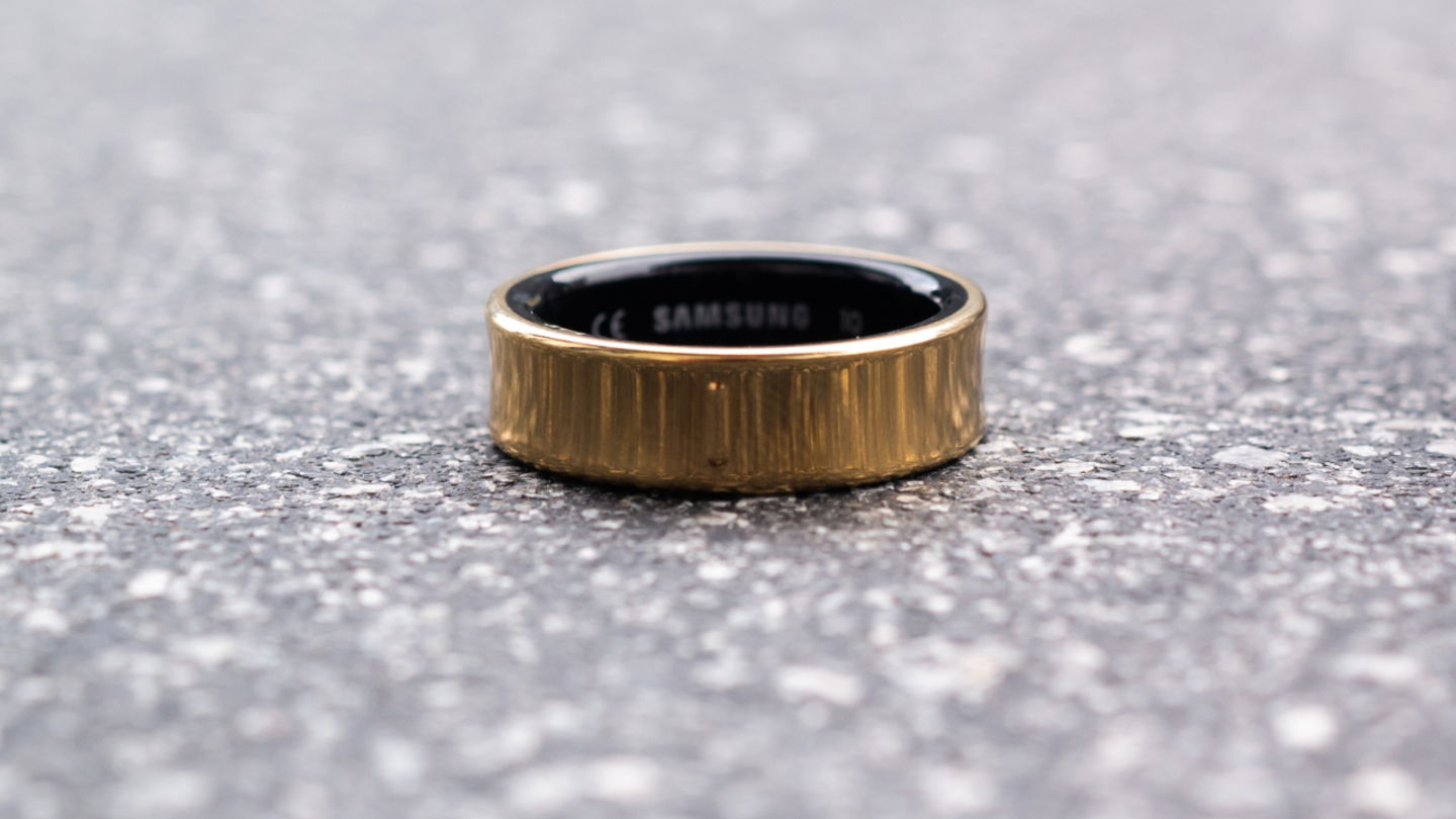 Samsung Galaxy Ring dorado