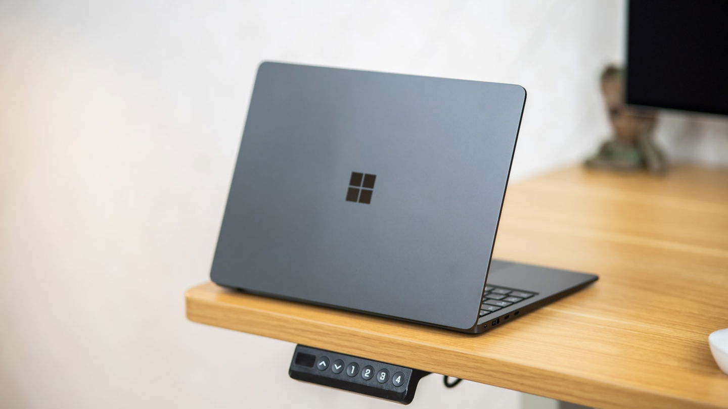 Microsoft Surface Laptop, parte trasera