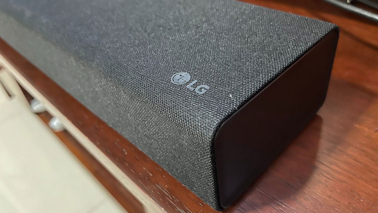 Convierte tu salón en un cine con esta barra de sonido LG 53% de descuento y precio increíble