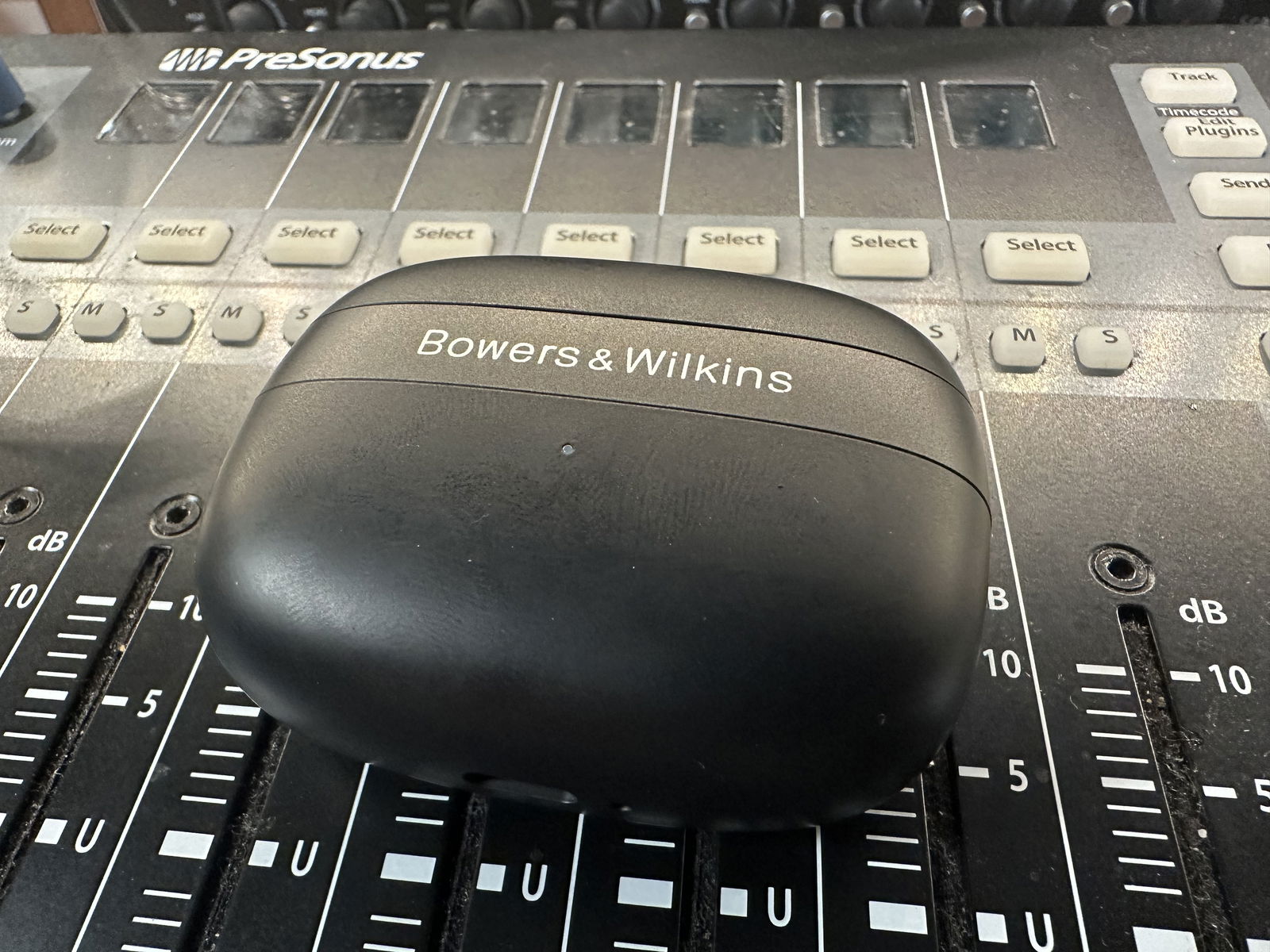 Bowers & Wilkins Pi8, análisis: un serio competidor para el trono de los earbuds de gama alta