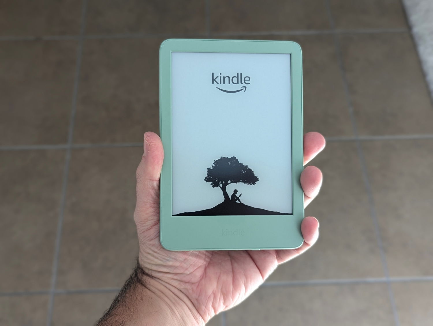 Kindle 2024 en mano