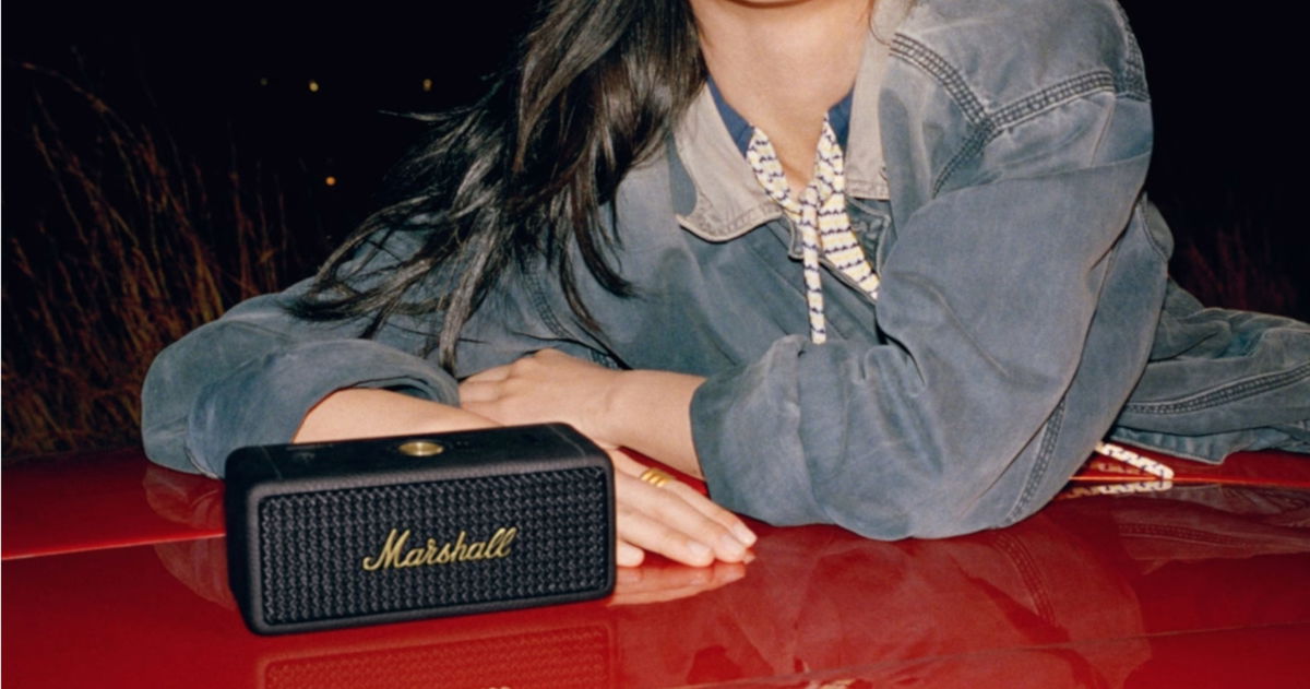 Este altavoz portátil de Marshall suena como un grande, aguanta más de un día entero y puedes mojarlo sin miedo