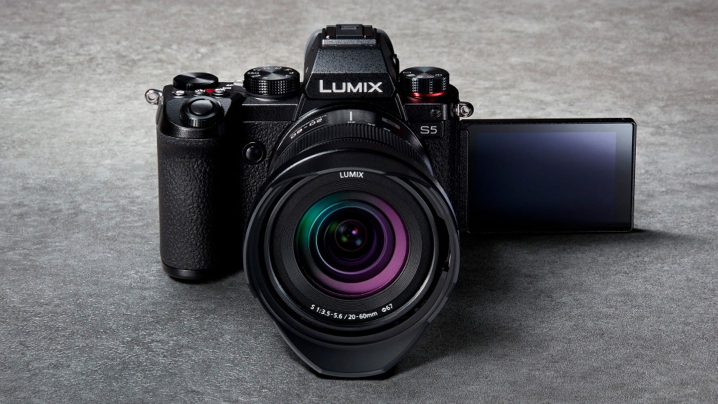 Panasonic LUMIX DC-S5KE-K frontal