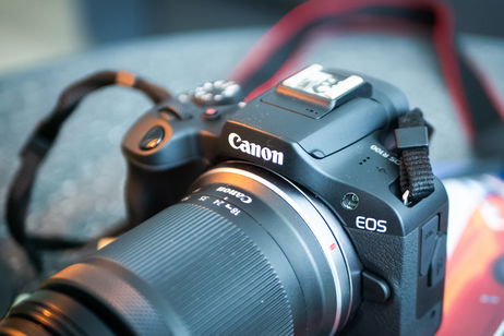 Crea el álbum más profesional con esta Canon EOS R100 con 150 euros de descuento con objetivo incluido