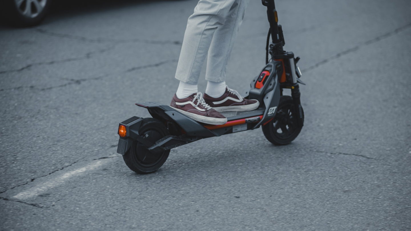 Segway ZT3 Pro E desde atrás y lateral