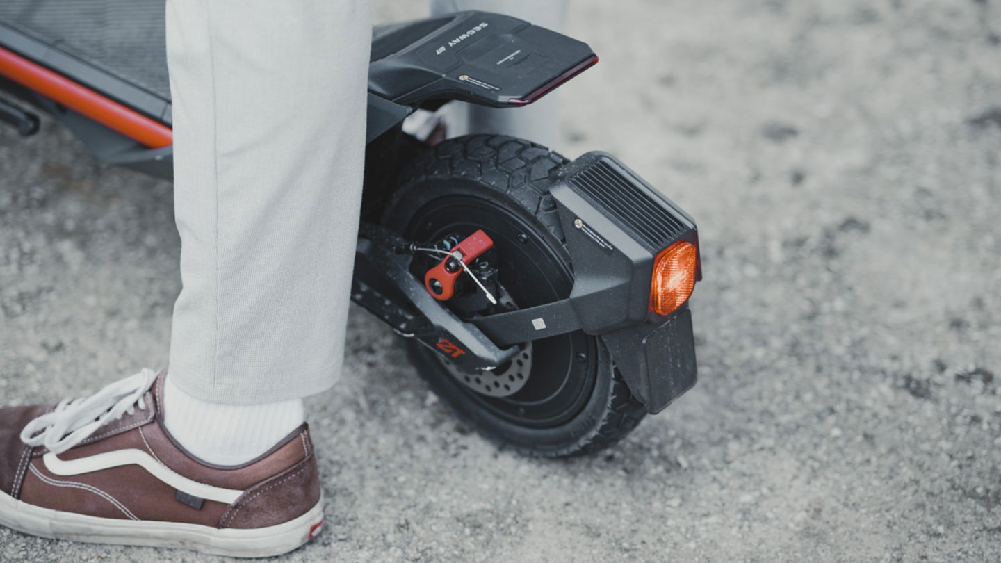 Segway ZT3 Pro E luz y rueda trasera