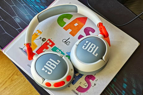 Analizamos los JBL Junior 470NC: los auriculares para niños ya no son juguetes