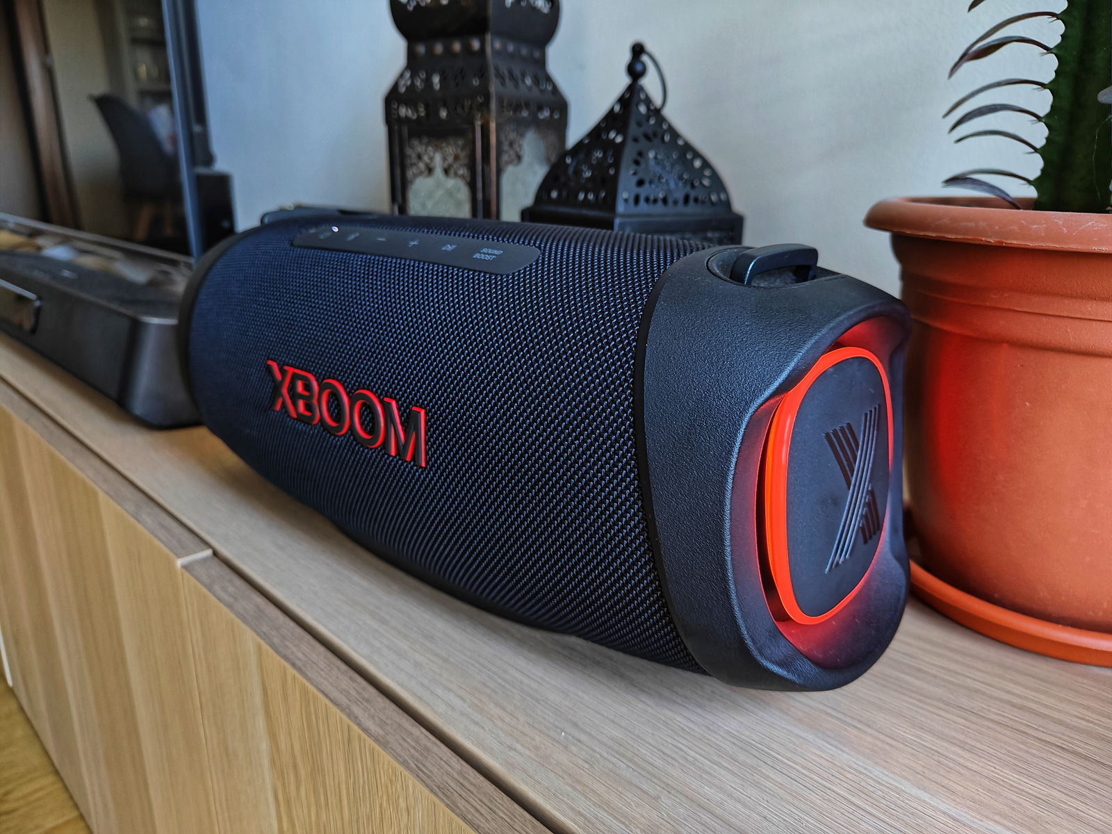 Análisis del LG XBOOM Go XG8T: un altavoz potente que no brilla lo suficiente