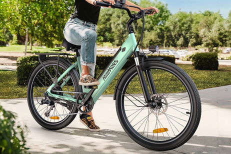 Con 100 km de autonomía y un buen descuento: así es la bici eléctrica más vendida en Amazon esta semana