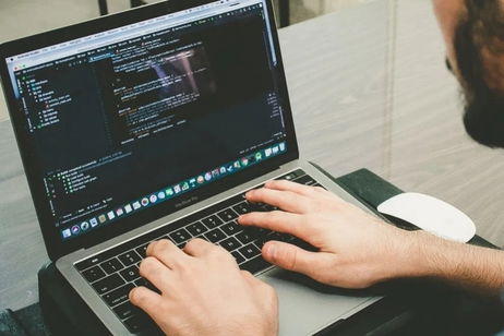 Un experto lo tiene claro sobre aprender a programar hoy en día: "Es peor que tatuarse la cara"