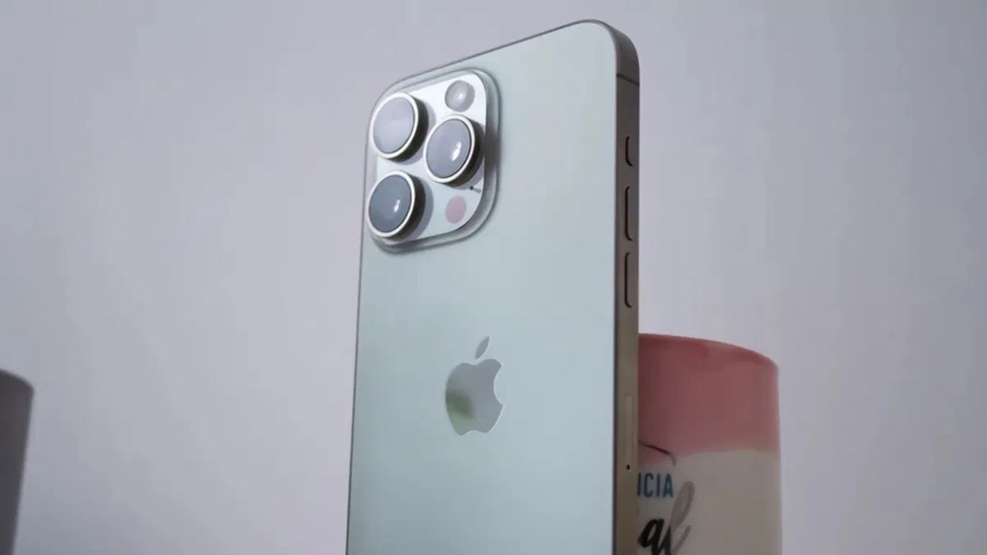 Parte trasera del iPhone 15 Pro Max