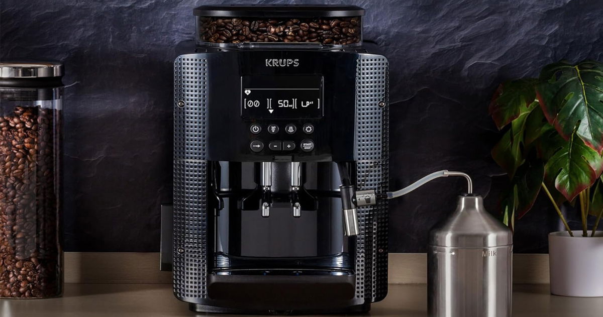 Gran rebaja de 100 euros en esta cafetera superautomática con molinillo integrado para hacer cafés de barista