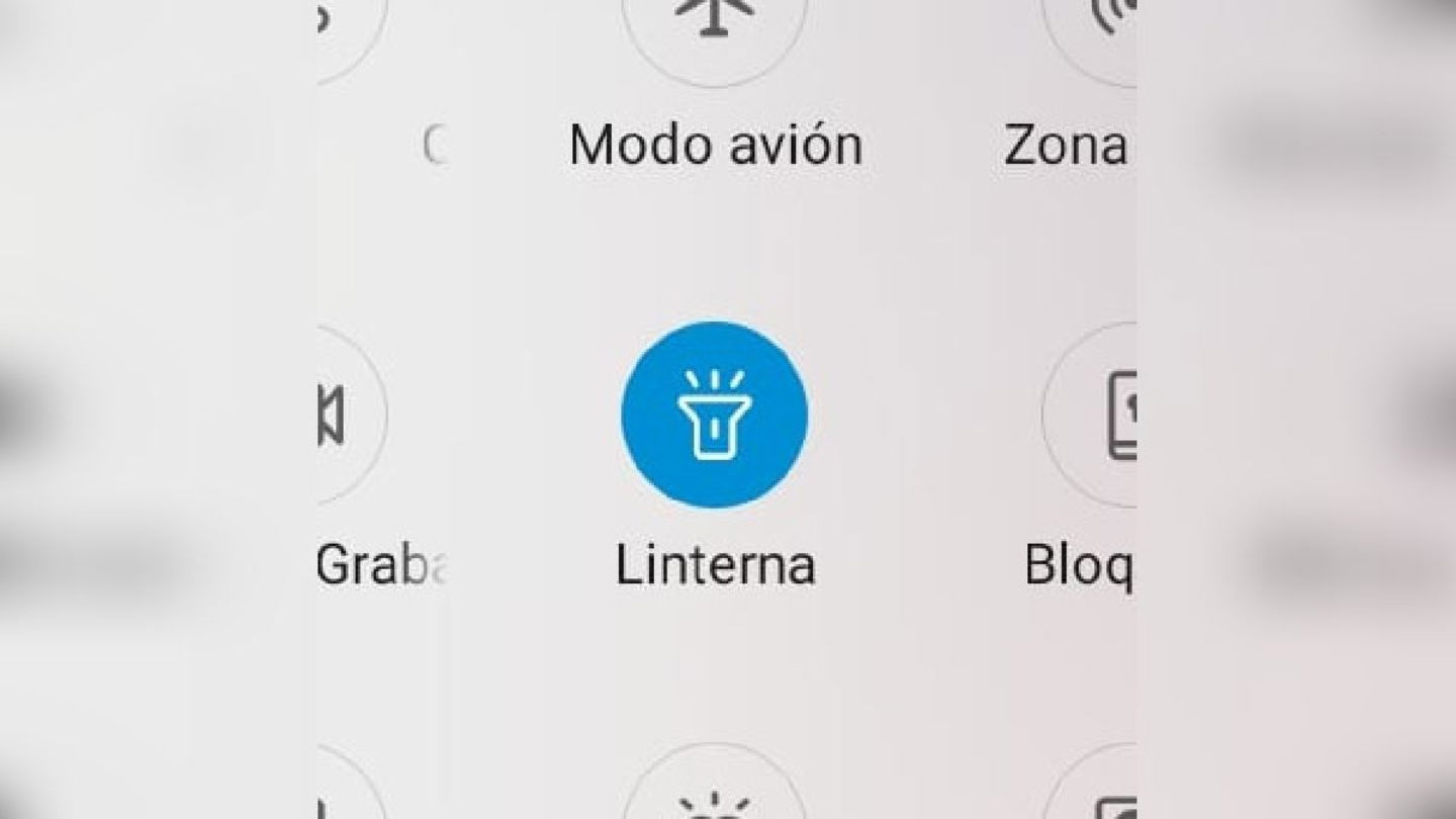 Muchos móviles Android permiten ajustar el brillo de la linterna