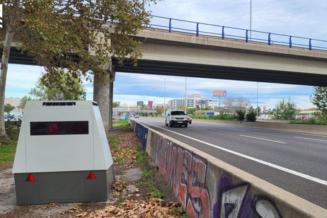 Parecen un Tesla Cybertruck, pero en realidad son nuevos radares de velocidad que ya han comenzado a multar en España