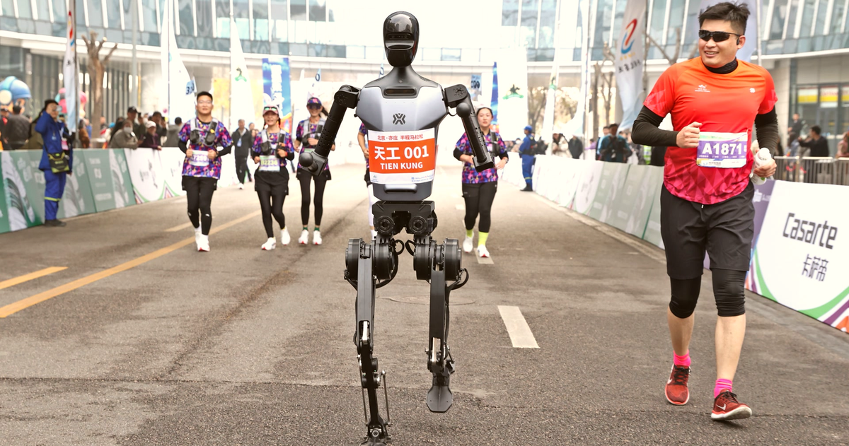 La primera maratón con robots y humanos es una realidad y merece la pena verla