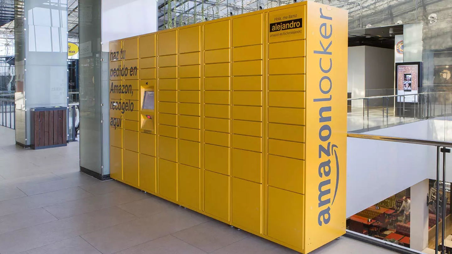 Un Amazon Hub Locker es una taquilla con autoservicio para que los clientes recojan sus pedidos