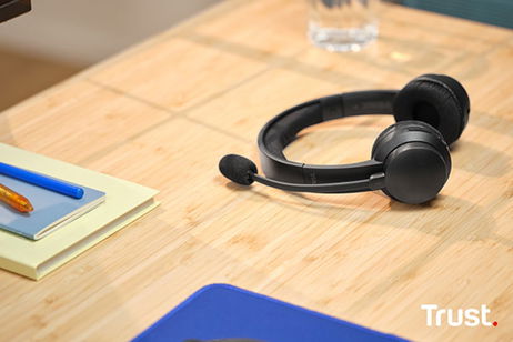 Trust lanza los auriculares ENC Ayda: 24 horas de batería y fabricados con plástico reciclado