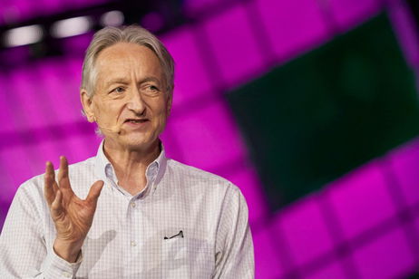 Geoffrey Hinton, uno de los padres de la IA: "La inteligencia biológica podría dar paso a la inteligencia digital. Después de eso, no seremos necesarios"