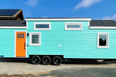 Esta casa prefabricada portátil y colorida tiene espacio de sobra y es más barata de lo que crees