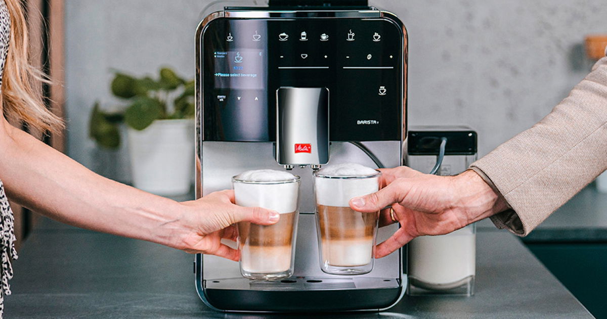 Desploma su precio la cafetera superautomática más inteligente, que te permite preparar café desde el móvil