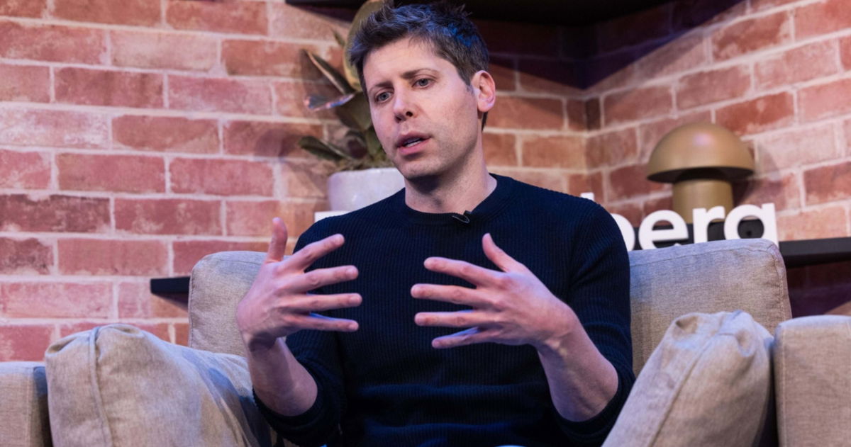 Sam Altman, CEO de OpenAI: "Asi es como has de conseguir los primeros 100 clientes para tu negocio"