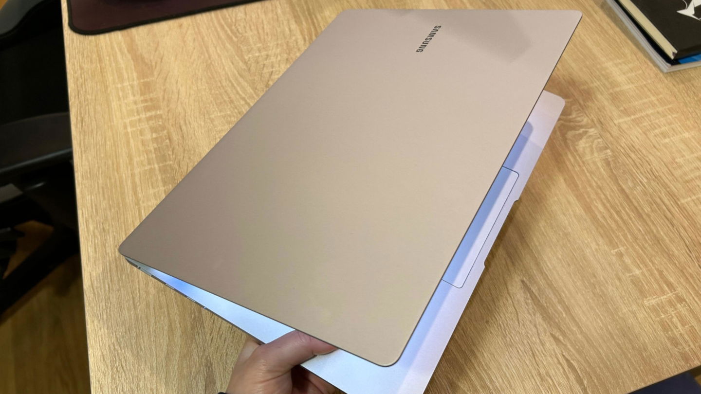 Análisis del Samsung Galaxy Book5 Pro: diseño premium, pantalla brutal y una IA que lo hace todo por ti