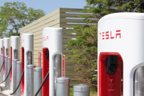 Los nuevos Supercharger de Tesla podrán cargar un coche en 10 minutos: ya sabemos cuándo estarán listos