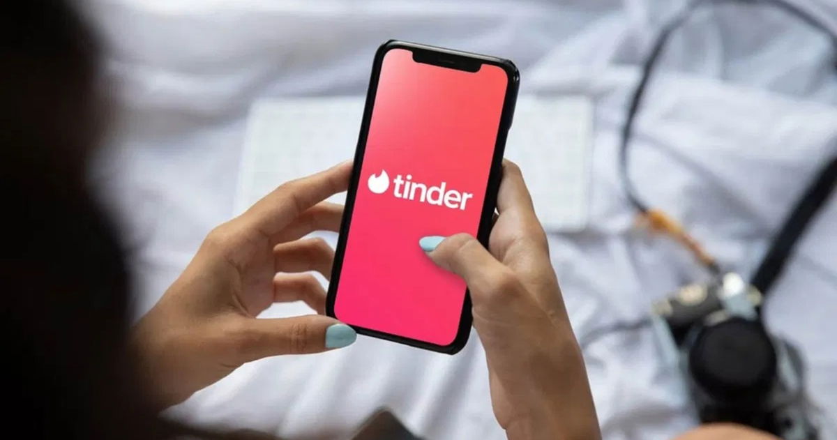 Tinder no deja de perder usuarios, así que empezará a usar IA para ayudarte a encontrar la pareja perfecta