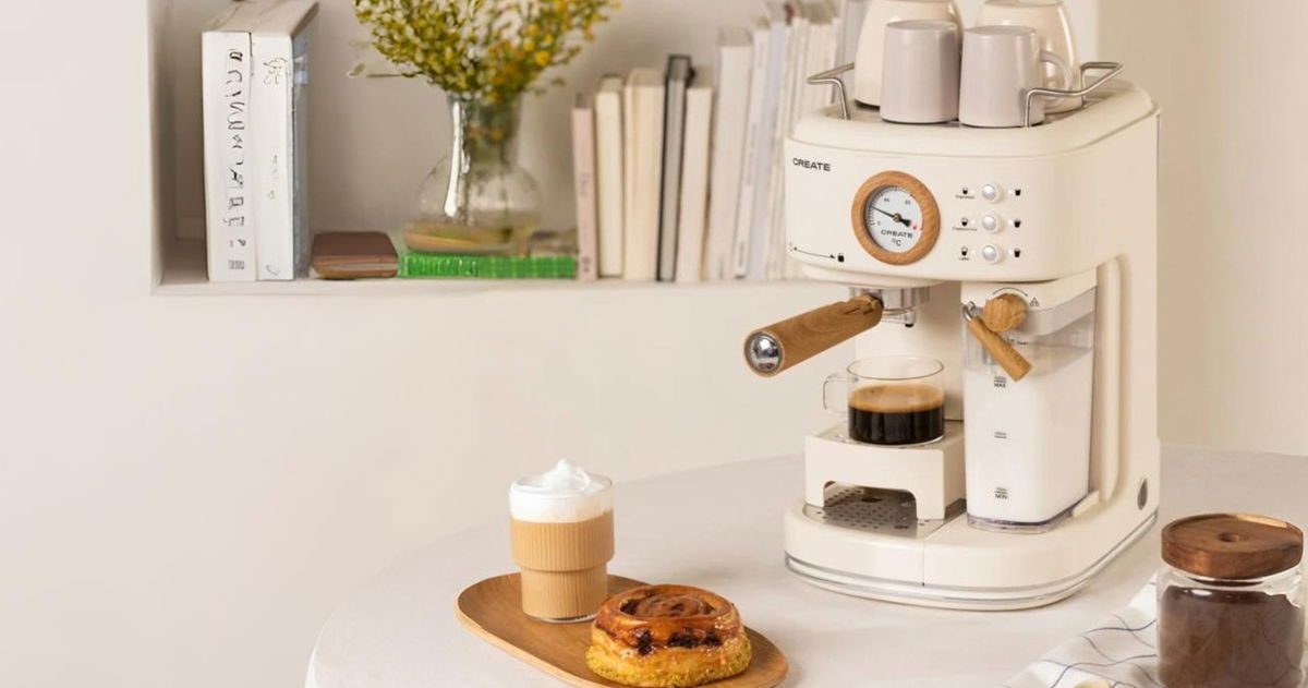 Diseño vintage, rendimiento profesional y un buen descuento: la cafetera que querrás en tu cocina