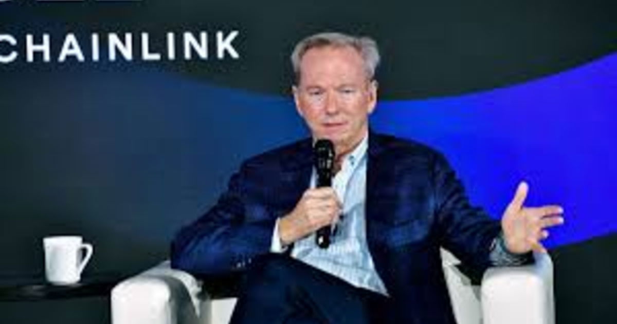 Eric Schmidt, antiguo CEO de Google, y su ataque feroz al teletrabajo: "Google decidió que el equilibrio entre el trabajo y la vida personal, irse a casa temprano y trabajar desde casa, era más importante que ganar"