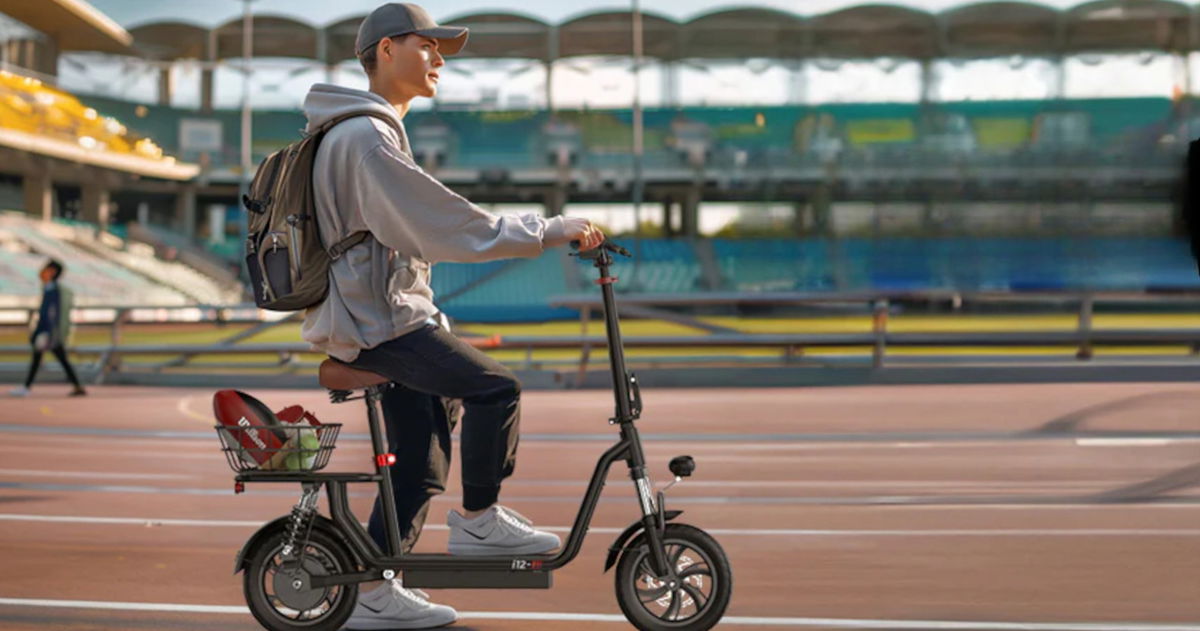 Olvídate del tráfico y ahorra dinero con este patinete eléctrico con asiento