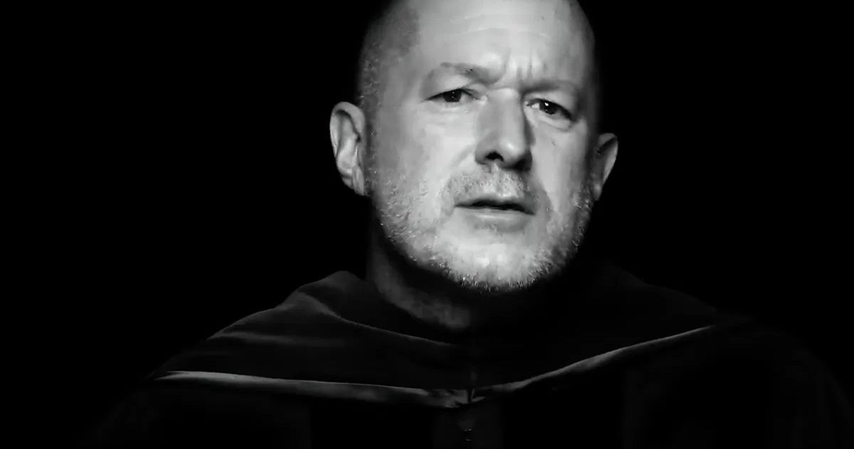 Jony Ive, diseñador de Apple, arrepentido sobre algunas decisiones de la marca: "Celebro las cosas positivas, pero también me siento responsable por aquellas que no lo fueron tanto"