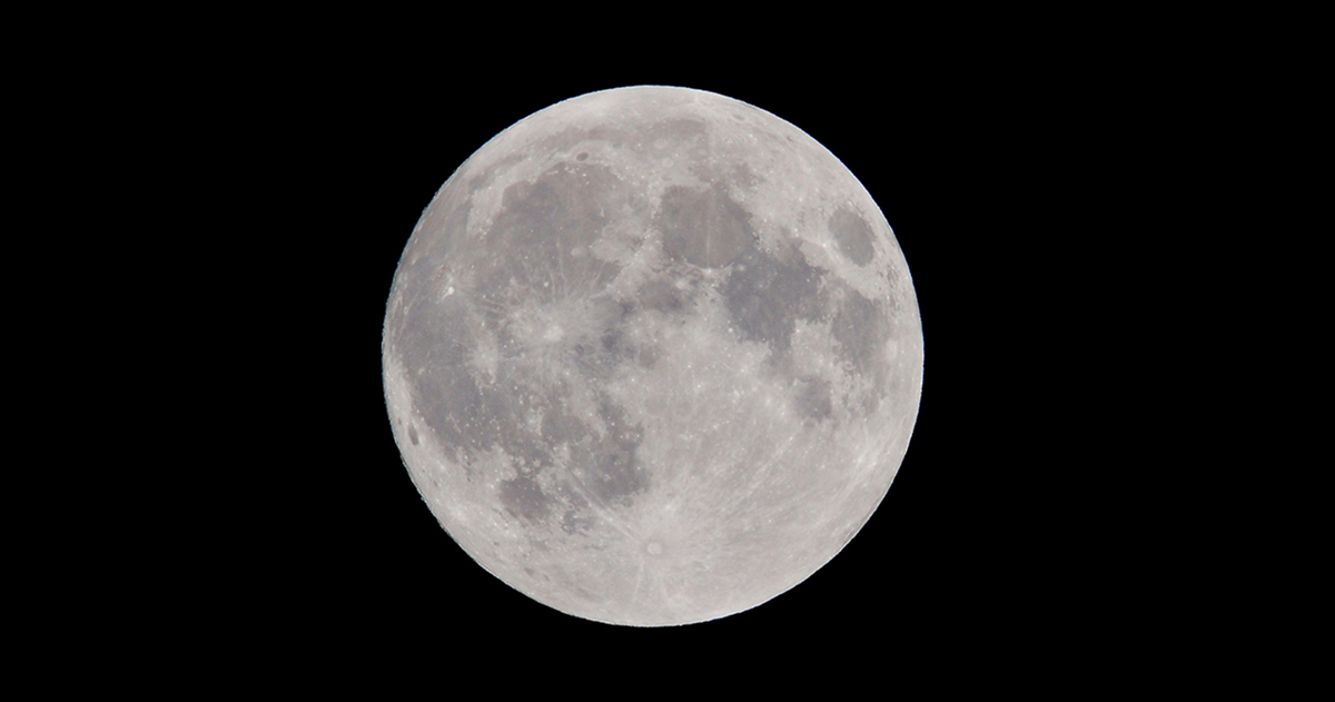 Una empresa quiere explotar mineramente la Luna. Quiere extraer todo su helio-3