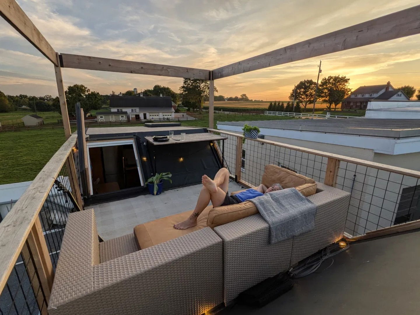 La nueva (y lujosa) casa prefabricada que tiene un estilo revolucionario. Todo es gracias a su terraza en el tejado